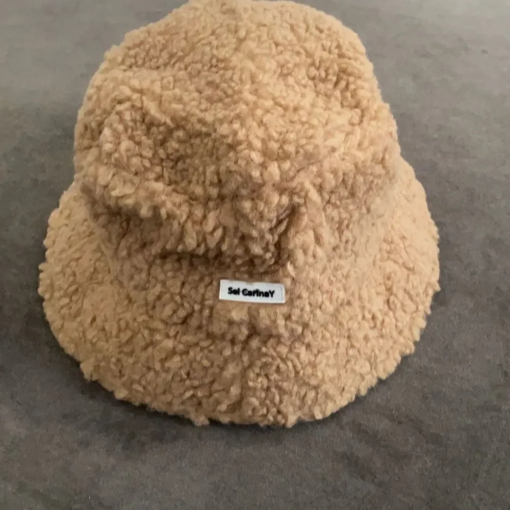 Women’s Winter Faux Fur Bucket Hat One Size Fits Most NWOT